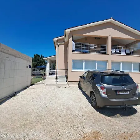 Apartman Danica *